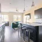 Rooftop Views 4Br 4Ba 7 Beds Near Broadway