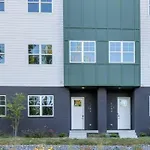 Rooftop Views 4Br 4Ba 7 Beds Near Broadway