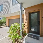 Walk & Bike-Stunning Natural Light! 13 Mins To Downtown