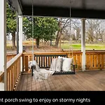 Broadway Breeze Escape Modern Nashville Comfort