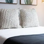 Savanna - Heart Of Midtown - Odyssey At The Park
