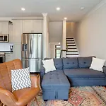 Cumberland Emerald - Walk To Dining