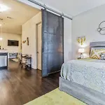 Holiday home Dream In Desirable West End *
