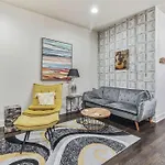 Dream In Desirable West End Holiday home