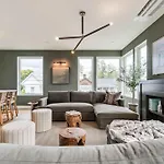 The Elmwood - Brand New Rooftop Lounge W Firepit