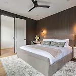 Holiday home The Elmwood - Brand New Rooftop Lounge W Firepit Nashville