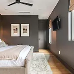 Holiday home The Elmwood - Brand New Rooftop Lounge W Firepit *