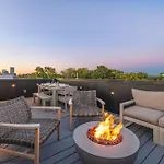 The Elmwood - Brand New Rooftop Lounge W Firepit Holiday home Nashville