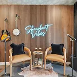 Showboat Vibes Murals Karaoke Stage Free Parking * Nashville