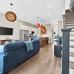 Lux Retreat Xl Group Skyline Game 3 Mi Dt *