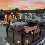 Lux Retreat Xl Group Skyline Game 3 Mi Dt Nashville