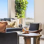 Lux Retreat Xl Group Skyline Game 3 Mi Dt *