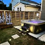 Speakeasy Game Room, Hot Tub, Fire Pit, King Bed - Close To Downtown