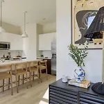 Holiday home Sleeps 16 2 Modern Townhomes Minutes To Broadway Lischey 98 Degrees By Avantstay Nashville