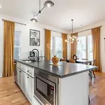 The Vault Royale By Local Holiday home *