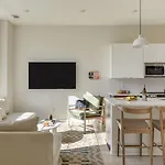 Holiday home Sleeps 16 2 Modern Townhomes Minutes To Broadway Lischey 98 Degrees By Avantstay Nashville