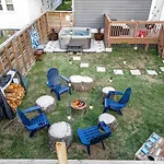 Speakeasy Game Room, Hot Tub, Fire Pit, King Bed - Close To Downtown