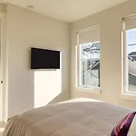 Sleeps 16 2 Modern Townhomes Minutes To Broadway Lischey 98 Degrees By Avantstay