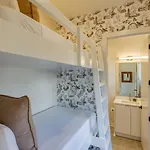 Holiday home Sleeps 16 2 Modern Townhomes Minutes To Broadway Lischey 98 Degrees By Avantstay *