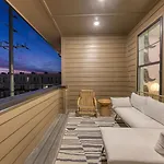 Sleeps 16 2 Modern Townhomes Minutes To Broadway Lischey 98 Degrees By Avantstay Holiday home *