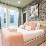 Holiday home The Vault Royale By Local *