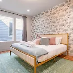 The Vault Royale By Local Holiday home