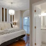 Holiday home Hillsboro Village-free Parking-9 Mins To Downtown!
