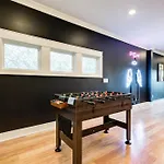 Booking Fast 12 Beds Large Yard Free Parking