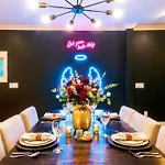 Booking Fast 12 Beds Large Yard Free Parking