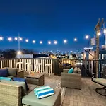 New Luxe 4br 12 Beds - Roofdeck Views - Chefs Kitchen Holiday home