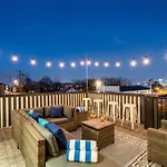 New Luxe 4br 12 Beds - Roofdeck Views - Chefs Kitchen Holiday home *