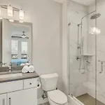 Holiday home New Luxe 4br 12 Beds - Roofdeck Views - Chefs Kitchen