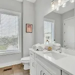 New Luxe 4br 12 Beds - Roofdeck Views - Chefs Kitchen Holiday home
