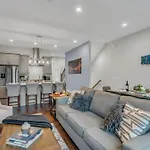 New Luxe 4br 12 Beds - Roofdeck Views - Chefs Kitchen