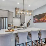 New Luxe 4br 12 Beds - Roofdeck Views - Chefs Kitchen Nashville