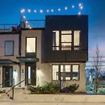 New Luxe 4br 12 Beds - Roofdeck Views - Chefs Kitchen Holiday home *