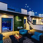 New We Roll Rooftop - Hot Tub With Views - 13 Beds