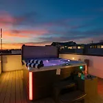 New We Roll Rooftop - Hot Tub With Views - 13 Beds *
