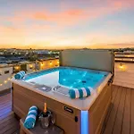Rooftop Hot Tub City Views Pac-Man Pool Table