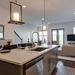 The Skyline Social - Retreat & Private Rooftop *