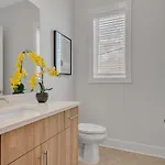 Combined Townhome With 26 Beds - 2 Rooftops! Holiday home Nashville