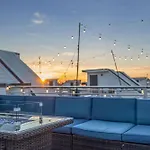 The Skyline Social - Retreat & Private Rooftop *