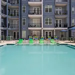 Boulevard Stays Midtown 1Br Pool Gym Parking 03