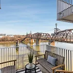 Upscale Riverview Condo With Garage Plus Walk To Downtown