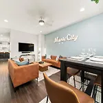Argyle Rooftop Retreat