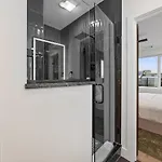 Lux Retreat Xl Group Skyline Game 3 Mi Dt Spa