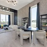 Luxe-Elevate-Modern Luxury-Stunning City Views