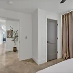 Holiday home Euphony - Designer Furnishings - 5 Mins To Broadway