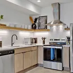 Euphony - Designer Furnishings - 5 Mins To Broadway Holiday home *