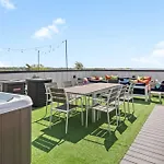 Sounds Like Fun Stunning Views 5 Miles To Dt Holiday home *